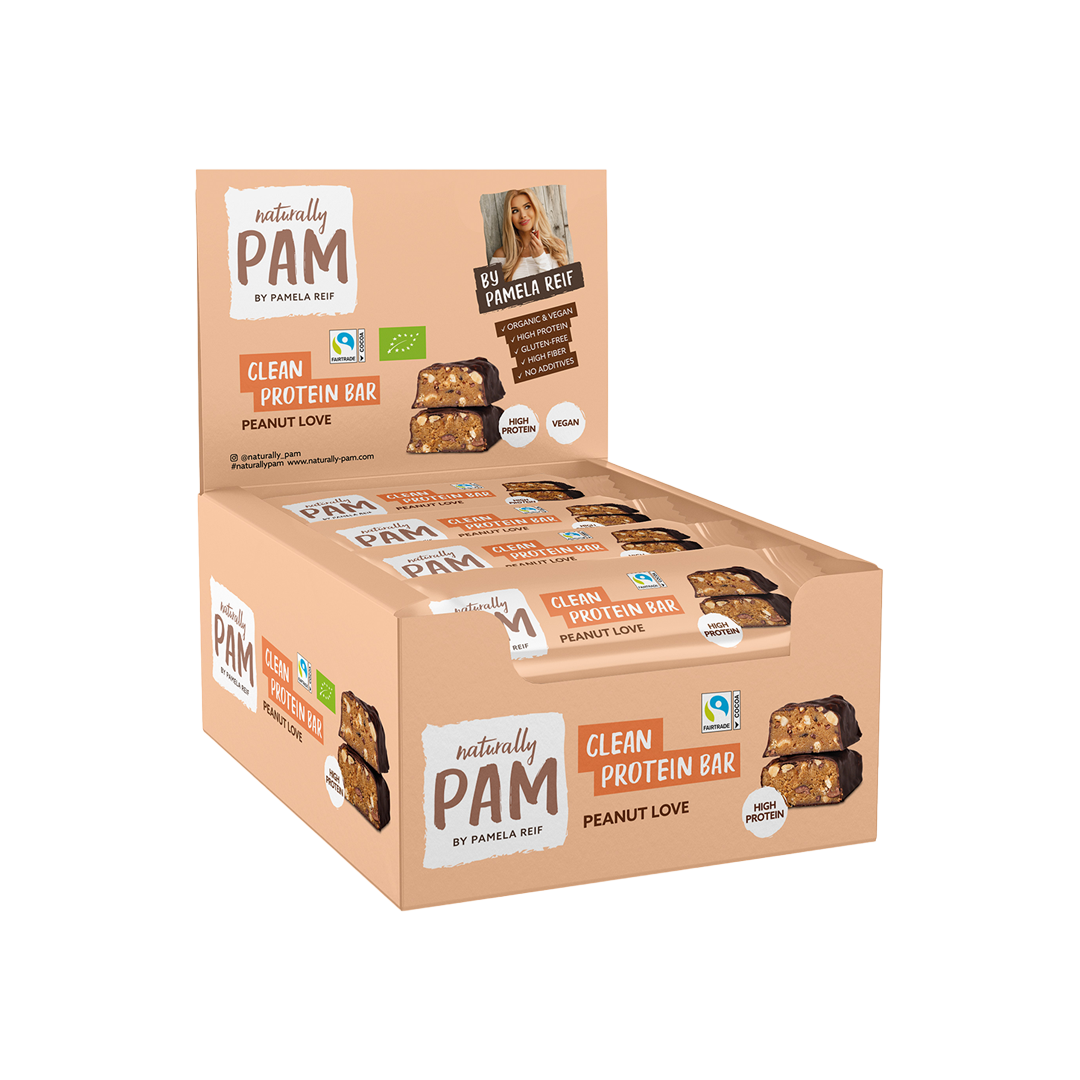 Natürlich Pam Proteinriegel Peanut Love, 12er Pack, mit Erdnussgeschmack und sauberen Zutaten, auf einem Tray präsentiert.
