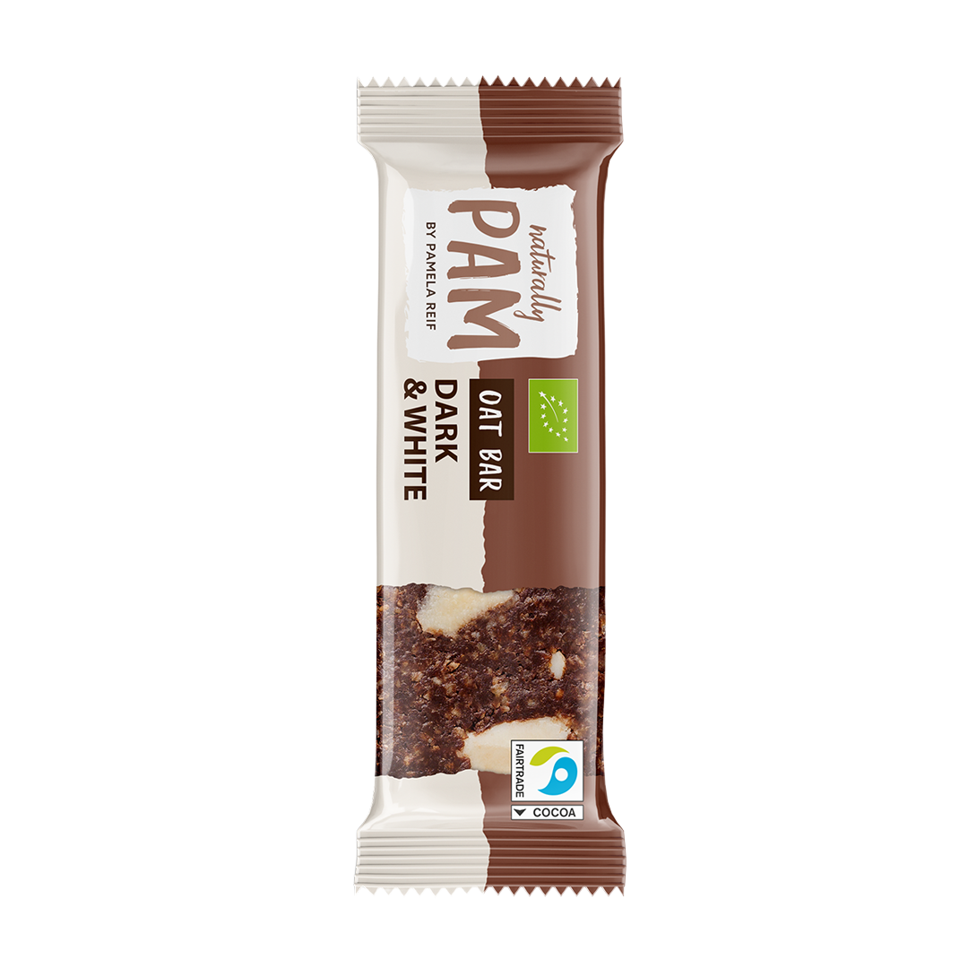 Dunkler und heller Haferriegel von Naturally Pam, einzeln verpackt, mit Haferflocken und Schokolade, ideal für einen gesunden Snack.