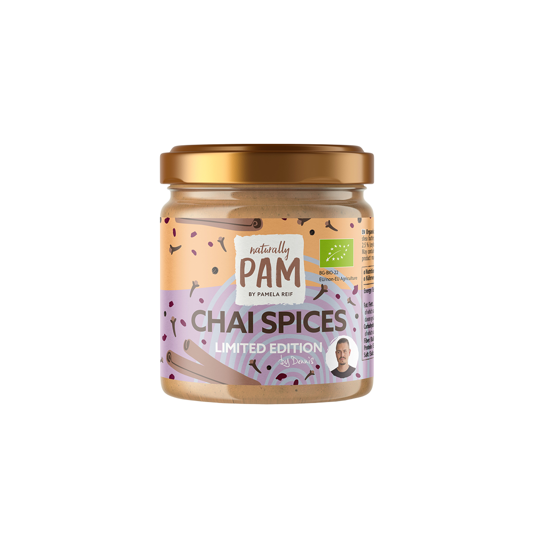 Natürlich Pam Haferbutter mit Chai-Gewürzen, Nahaufnahme der cremigen Haferbutter mit Chai-Gewürzen in einem Glas.