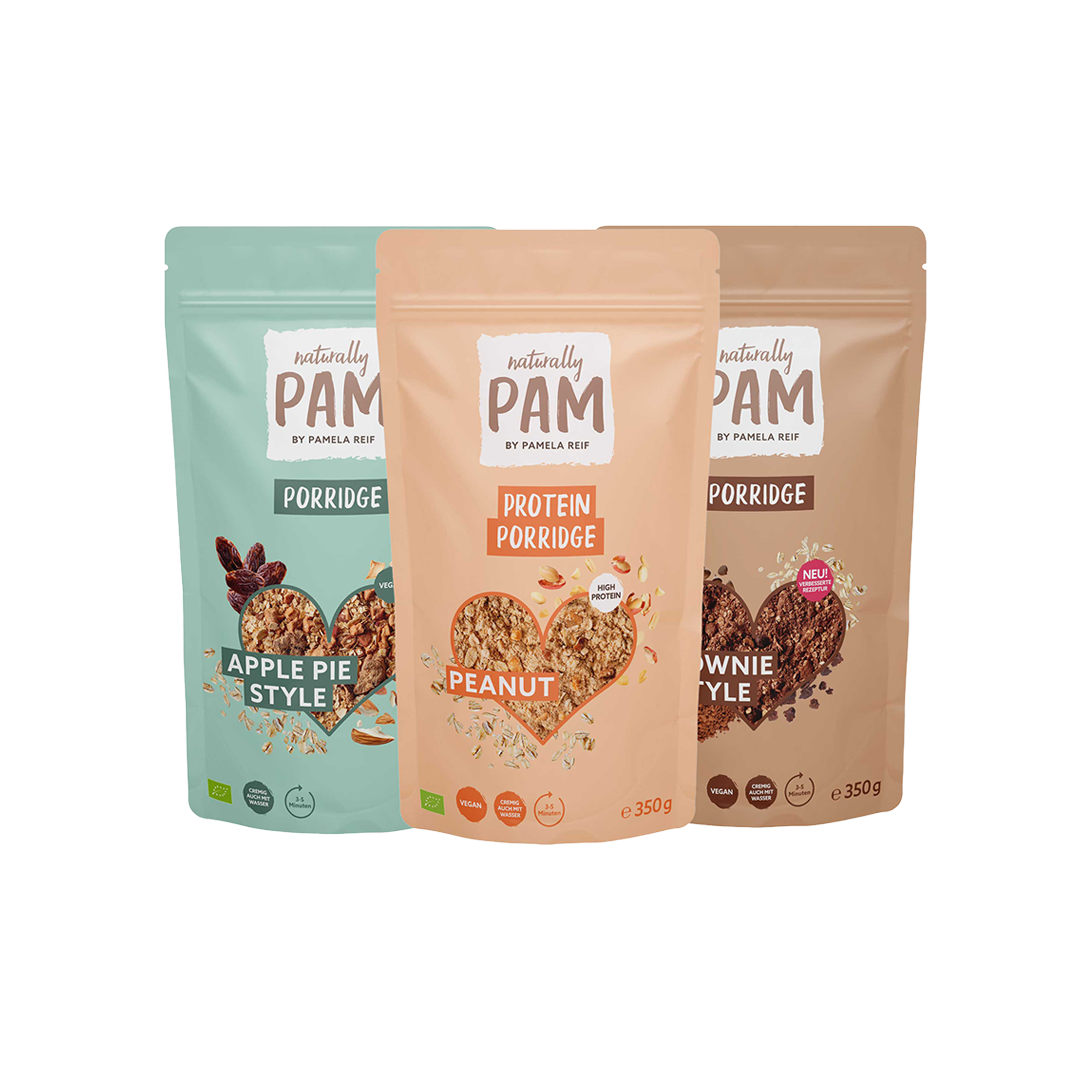 Verschiedene Porridge Power Trio Packungen von Naturally Pam, gesunde Frühstückszutaten in natürlichen Behältern.