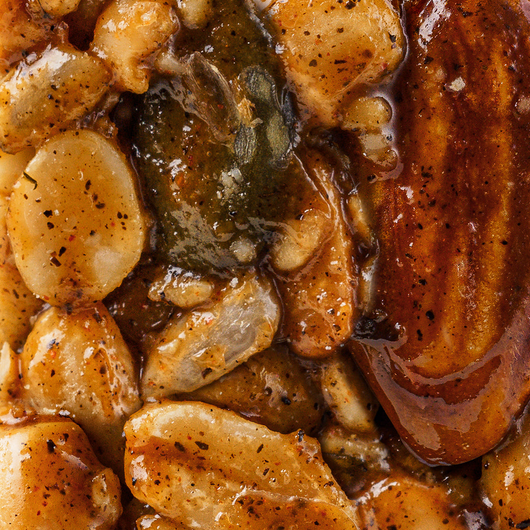 Natürlich Pam Salziges Bar-Salz und Pfeffer im stilvollen Behälter, ideal zum Würzen von Speisen.