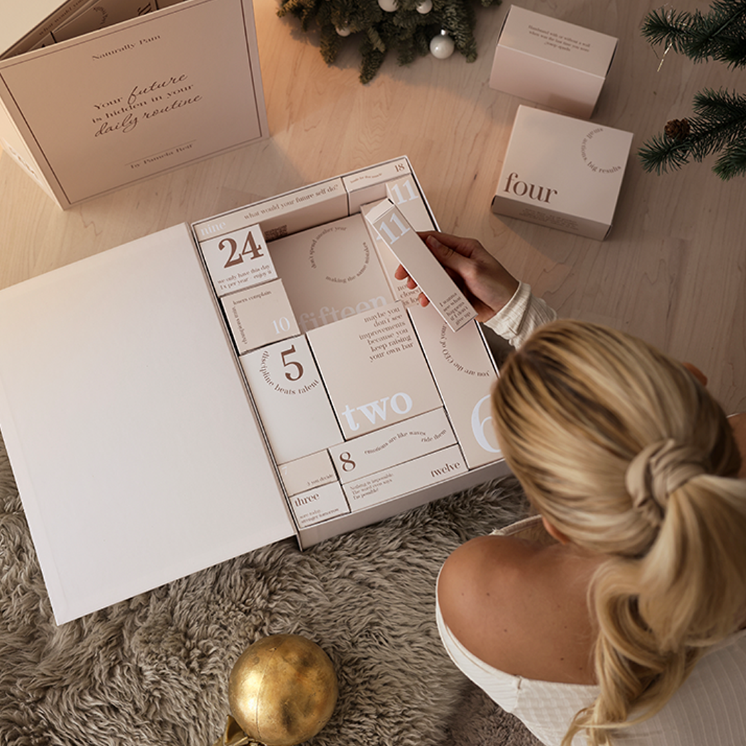 Natürlich Pam Adventskalender 2025 mit Türchen und festlichem Design, ideal für die Weihnachtszeit und Überraschungen