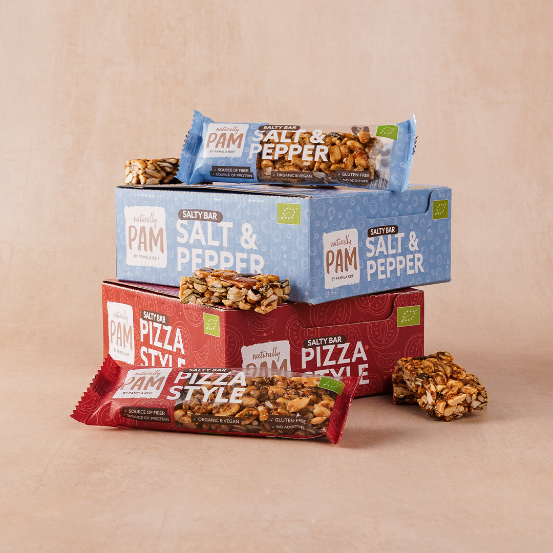 Natürlich Pam Salty Bar Pizza Style auf Backblechen, knusprige salzige Snacks in Trays, ideal für Snacks und Party.